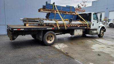 2013 International 4300 flat deck truck w/ Air Brakes