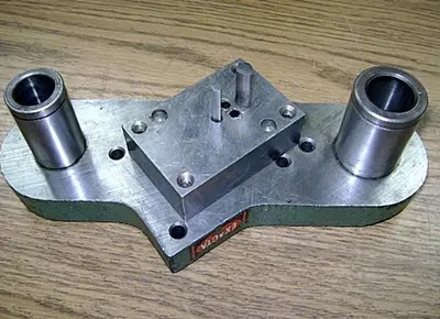 1632-390 Stamping Press Tool And Die To Make Heart With Cutout Heart