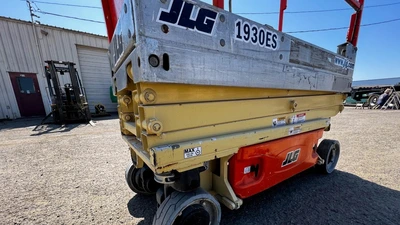 USED 2015 JLG 1930ES