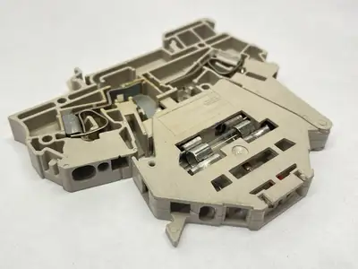 Used Weidmüller Fused Terminal Block 1616410000 LOT OF 8 Terminal Blocks Michigan US | Maverick Industrial Sales #1394925