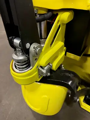 New | in-Stock 2026 DEWALT SERIES 1101 Electric Pallet Trucks New York US | United Lift #1446816