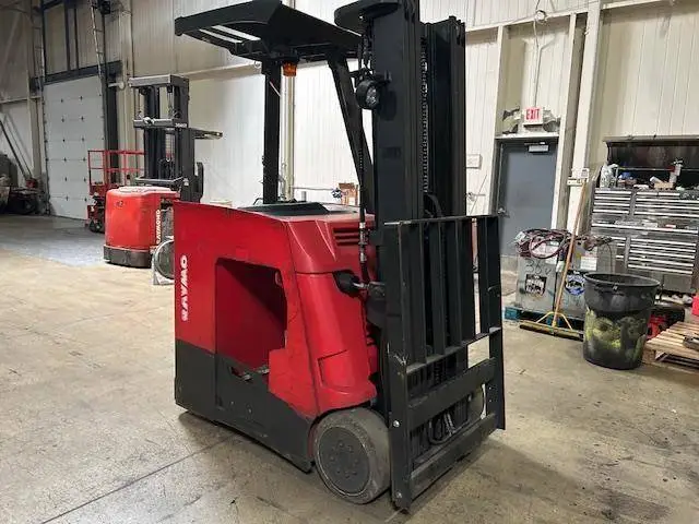 Used RAYMOND 415C35TT 3-Wheel Stand up Electric Counterbalance Forklifts Illinois US | Somerset Equipment Sales #1546213