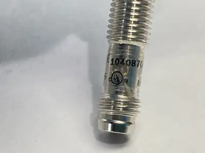 USED SICK PROXIMITY SENSOR M8 1040870