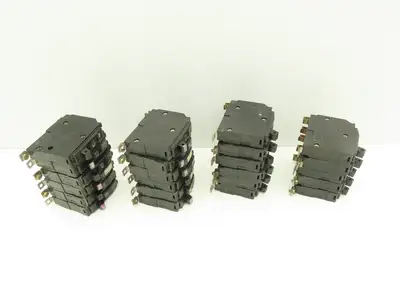 Square D QOB120  20 Amp Circuit Breaker 1-Pole 20A Bolt-On 120/240V  Lot of 23