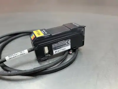 USED KEYENCE CZ-V22AP