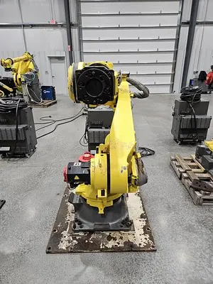 USED 2015 FANUC R-2000IC/210F