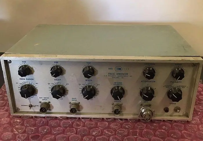 E-H Research Laboratories Pulse Generator Model 122
