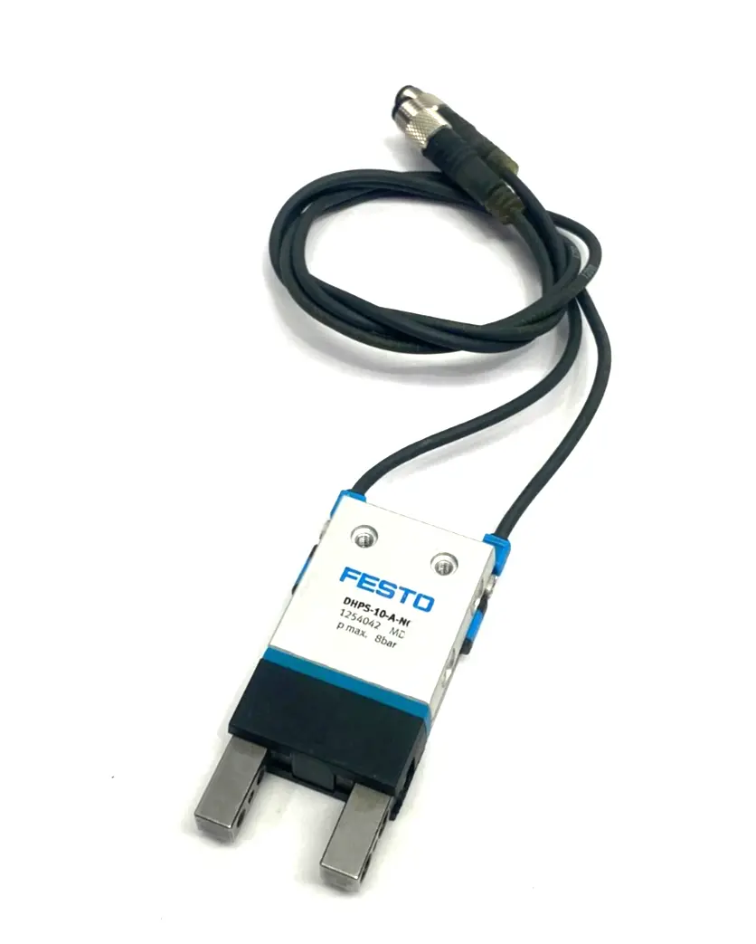 USED FESTO PARALLEL GRIPPER 3MM STROKE 254042 W/ DUAL PROXIMITY SENSORS
