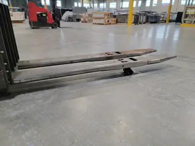 USED RAYMOND 8410