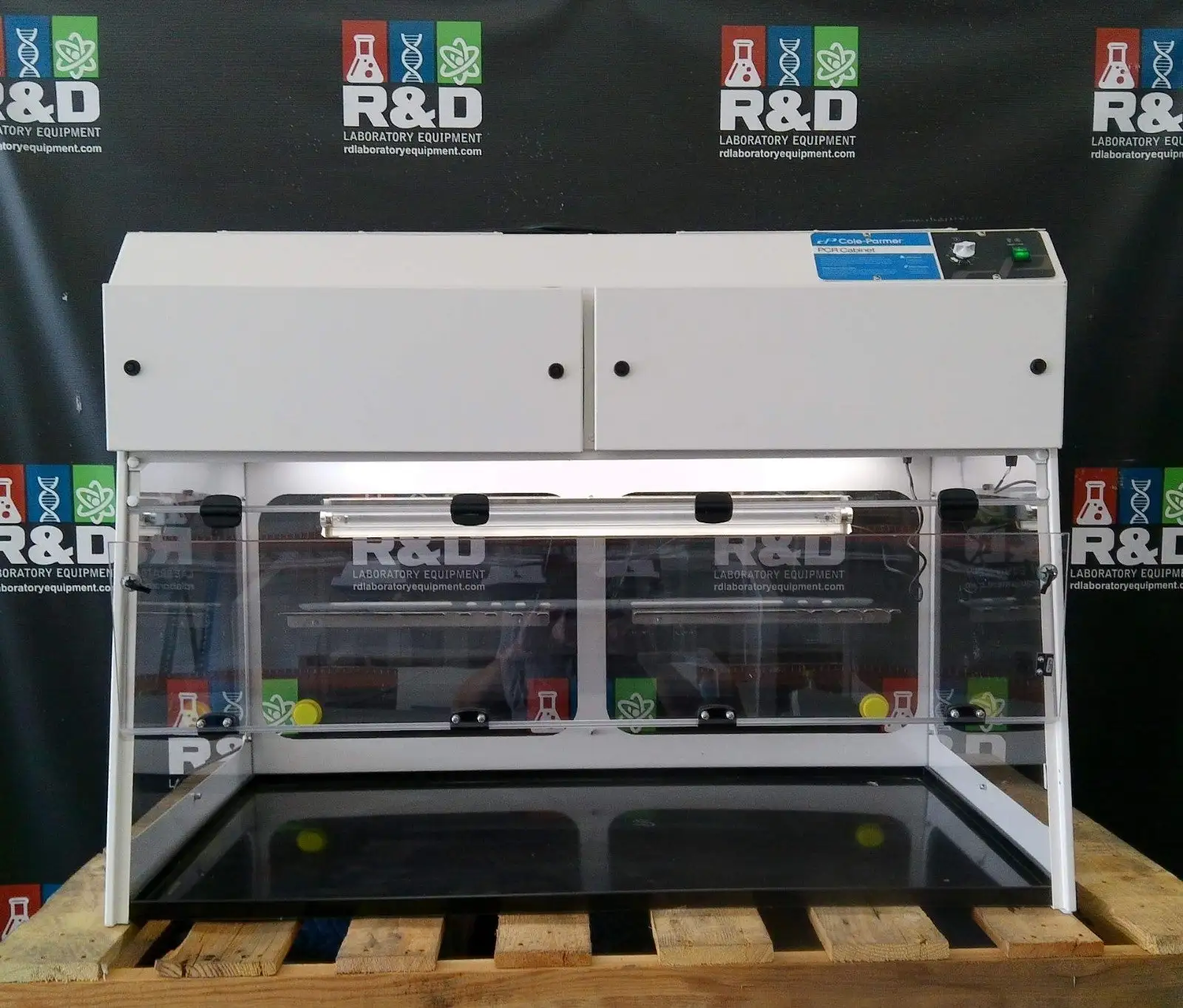 Used _UNKNOWN_ _UNKNOWN_ Laminar Flow Hoods California US | R&D Laboratory Equipment #1232158