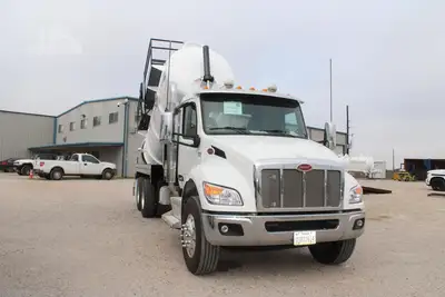 New | in-Stock 2027 PETERBILT 548 Vacuum Truck Texas US | Roll Off Truck World #1492009