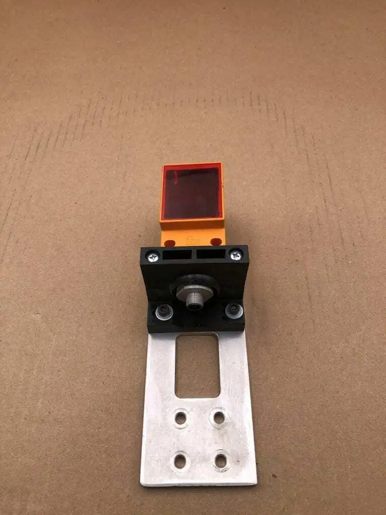 IFM OM5003 Photoelectric Sensor 10-30VDC 100mA DC 18m