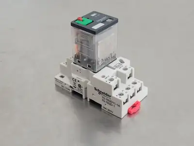 NEW SCHNEIDER ELECTRIC 783XCXM4L-24A