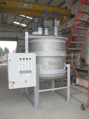 2,200L S/S Enclosed Combination mixer