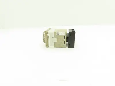 Omron H3CR-A8E Solid-State Timer Relay Socket 100-240V 1.2 Sec-300 Hours