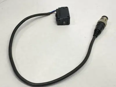 USED KEYENCE PHOTOELECTRIC SQUARE RETRO-REFLECTIVE SENSOR M12 CONNECTOR TYPE