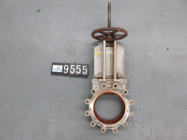 TL 10"-150 knife gate valve, hand wheel operated