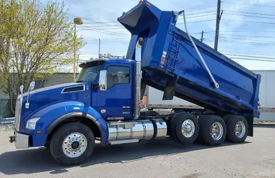 USED 2024 KENWORTH T880