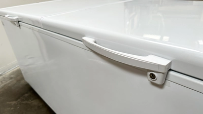 171-0376 90" Solid Top Self Contained Chest Freezer