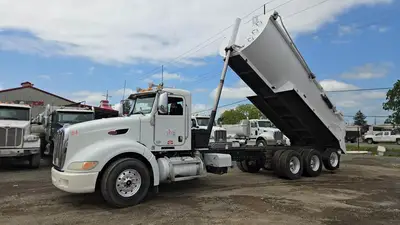 USED 2013 PETERBILT 386