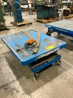 Used _UNKNOWN_ _UNKNOWN_ Platform Lifters Minnesota US | Myron Bowling Auctioneers Inc #1541796