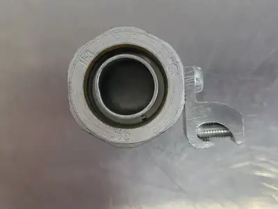 3/4" Straight Liquid Tight Connector w/ Ground Lug (Bag of 4)
