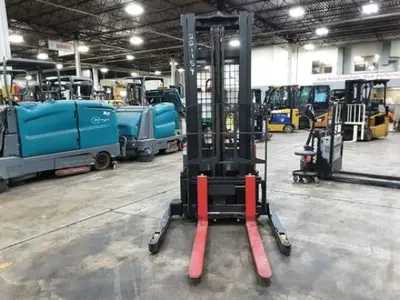 USED 2025 RAYMOND RSS40
