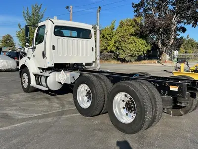 Used 2014 FREIGHTLINER M2112 Cab Chassis trucks Washington US | Puget Sound Truck Sales #1546538