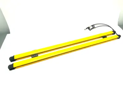 USED KEYENCE SAFETY LIGHT CURTAIN SET, FINGER PROTECTION TYPE, 103 OPT. AXES