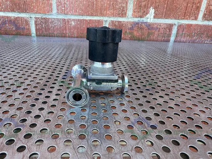 Used ITT PURE FLO 3- WAY 316L DIAPHRAGM VALVE W/ 1/4" TO 1/2" SANITARY FITTING Valves/Fittings California US | Equipment Lab #485785