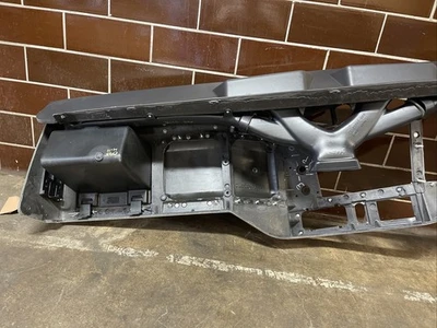 New *OEM*Freightliner M2 A18-71375-304 WS Phan Dash LHD *Damaged*