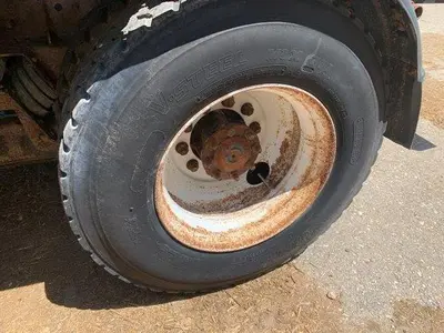 USED 2001 INTERNATIONAL 4900