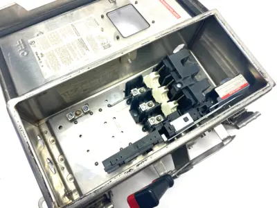 USED SQUARE D STAINLESS STEEL HEAVY DUTY SAFETY SWITCH SERIES E1