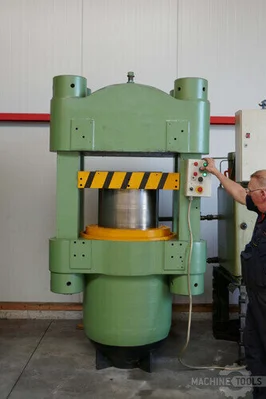 Used MAKEY BOWLEY EUROPRESS 1000 Hydraulic Presses NL | Mach 4 Metal #1420541