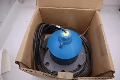 NEW IN BOX SIEMENS MILLTRONICS Echomax XPS-30 Ultrasonic Transducer STOCK H456