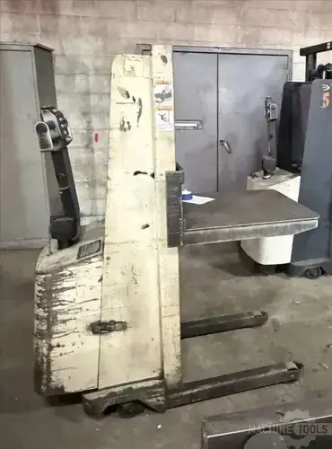 Used CROWN 15M Electric Lifters Illinois US | Perfection Global, LLC. #1232842