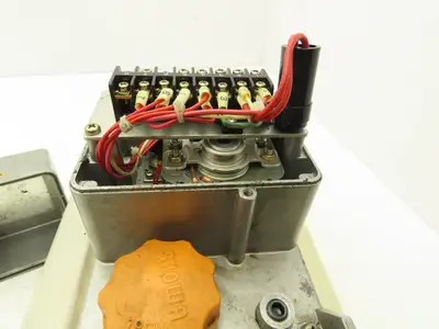 Showa LCB 4 Lubrication Oil Pump Machine Oiler 6L Tank 0.1 L/Min 200V