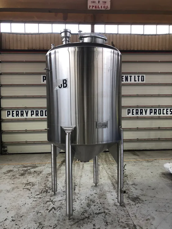 Used KELLS STAINLESS STEEL LTD. 3,200 Litre Stainless Steel Tanks GB | Perry Equipment #121099