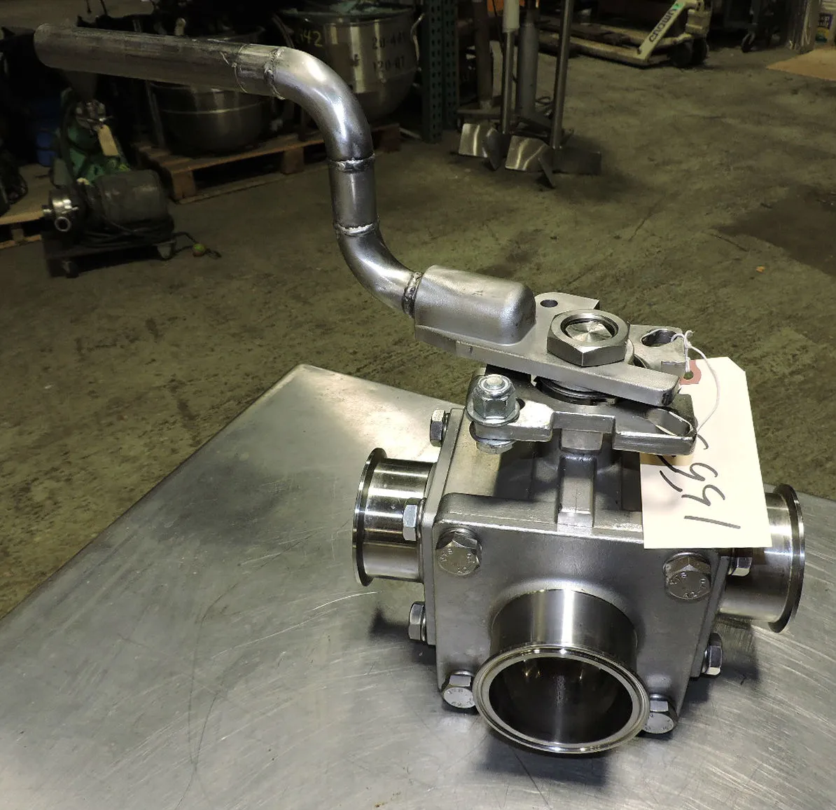 USED THREE WAY SANI  BALL  VALVE 3 WAY BALL VALVE