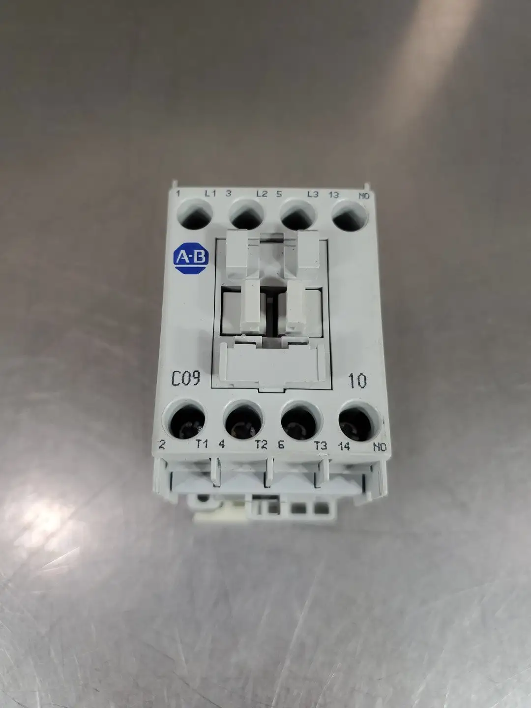 Allen-Bradley 100-C09E*10 Ser A Contactor, 32A, 690V. 4E-4