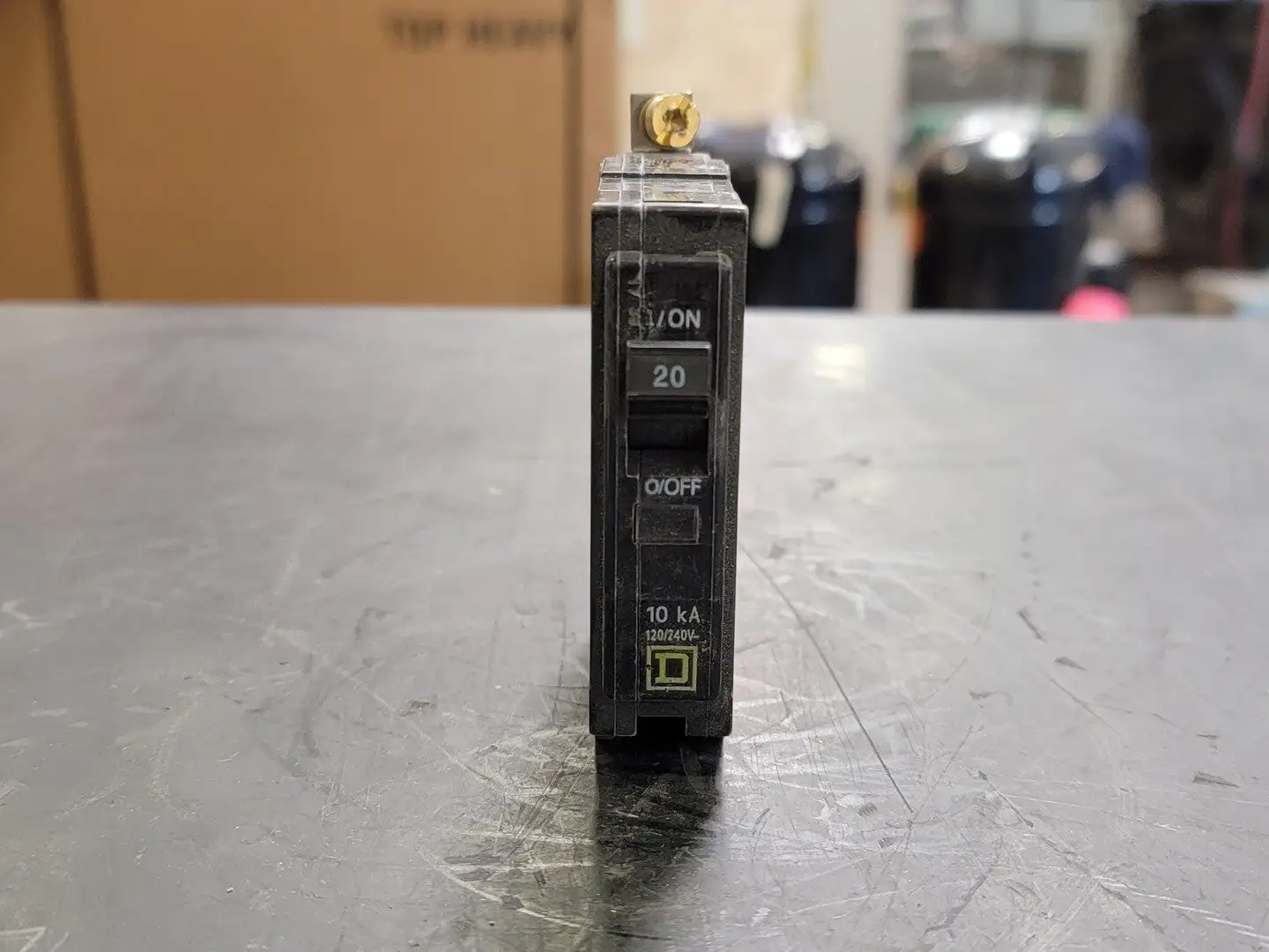 NEW SQUARE D QOB120