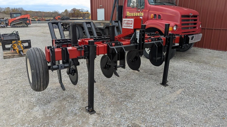 Used UNVERFERTH ZONEBUILDER Ripper/Stripper | Rosseel's Equipment Inc #720751