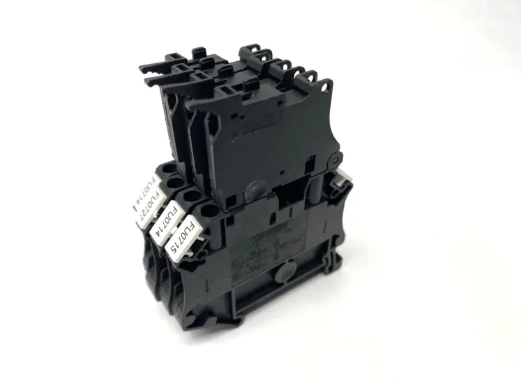Used PHOENIX CONTACT FUSE MODULAR TERMINAL BLOCK 5X20 3046032 LOT OF 4 Fuses | Maverick Industrial Sales #1103802