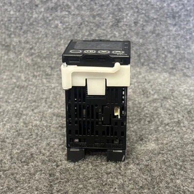 Used Omron E5CN-R2T Temperature Controls California US | Davliegogo LLC #1707148