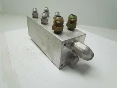 Continental Hyd Aluminum mainframe manifold 9-1/2"x3-1/2