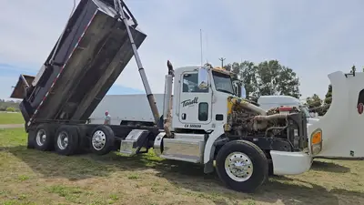 USED 2012 PETERBILT 386