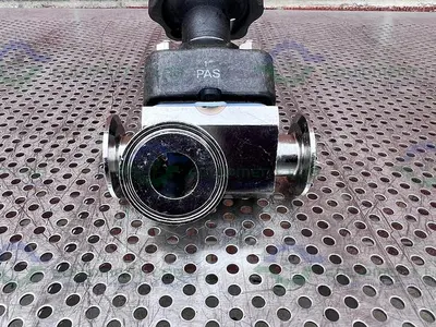 USED ITT PURE FLO 3-WAY 1-316L-RA20MAX-CWP150 DIAPHRAGM VALVE W/ 1" SANITARY FITTING