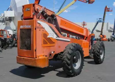 USED 2013 JLG SKYTRAK 8042