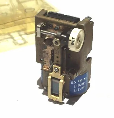 NEW JOHNSON CONTROLS T-4002 HIGH VOLUME THERMOSTAT T4002