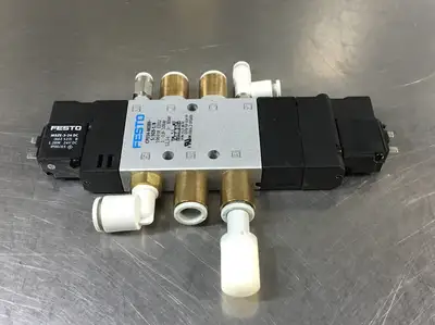 FESTO CPE14-M1BH-5/3GS-1/8 196938 Solenoid Valve + (2) 663523 Coils 24VDC 6B
